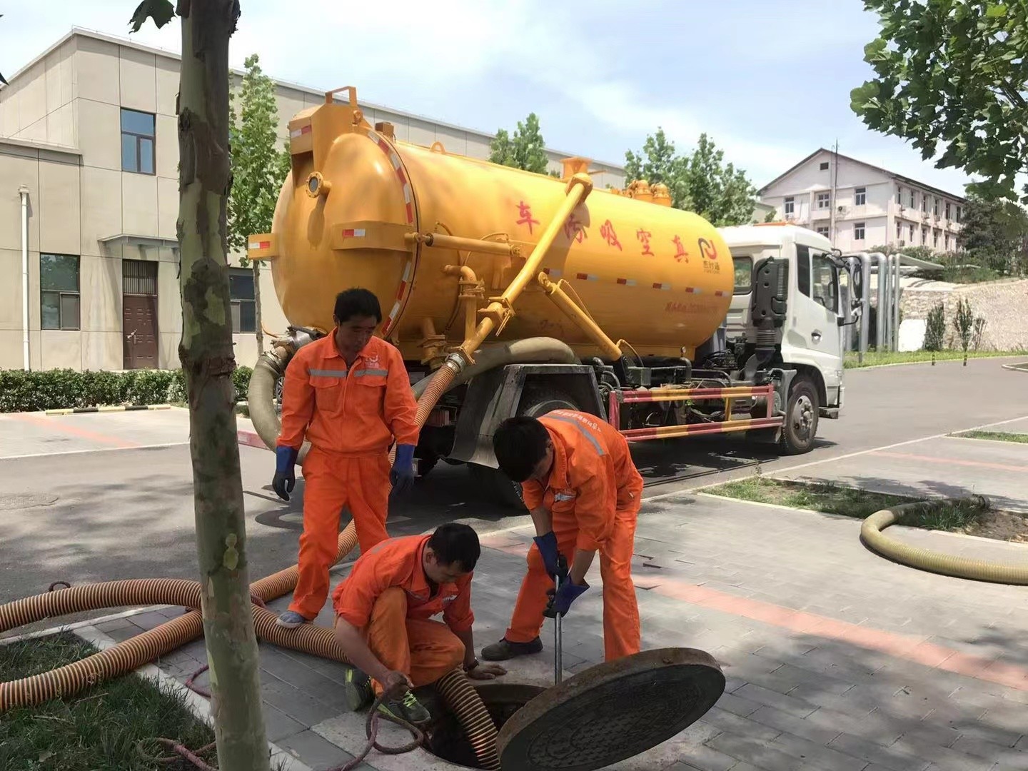 工布江达化粪池清理与5-8吨吸粪车施工效率分析